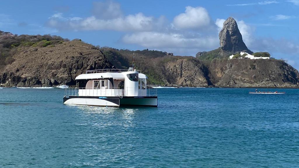 Catamarã até o Sancho